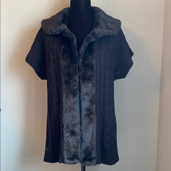 Sweater vest with faux fur collar and trim warm and cozy great for the holidays - Picture 2 of 5